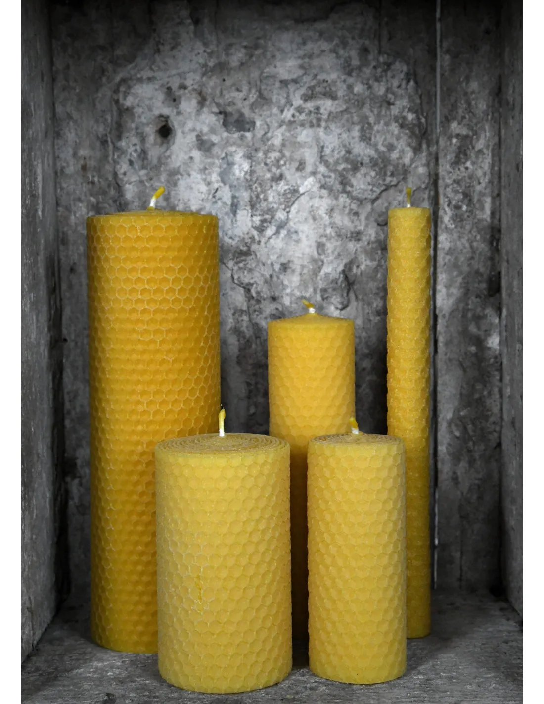 Beeswax Pillar Candle, 14-Hour Burn Time (15x4 cm)