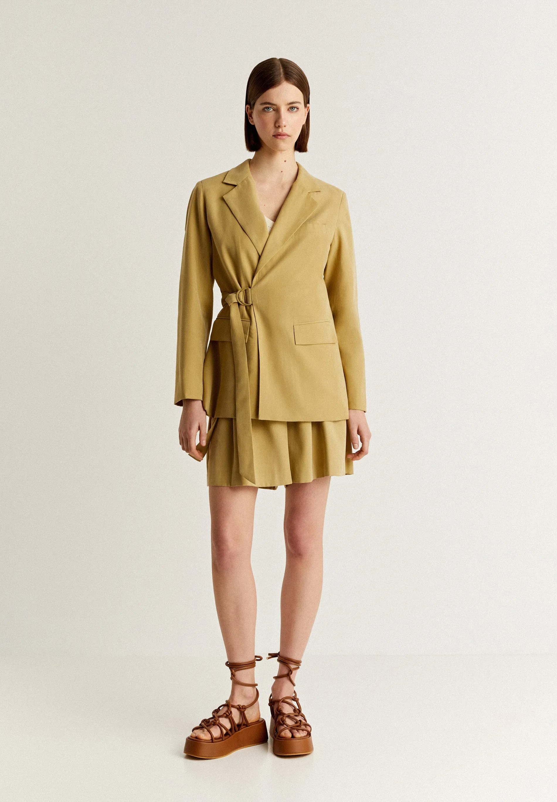 Bermuda shorts with Tencel fabric and belt detail