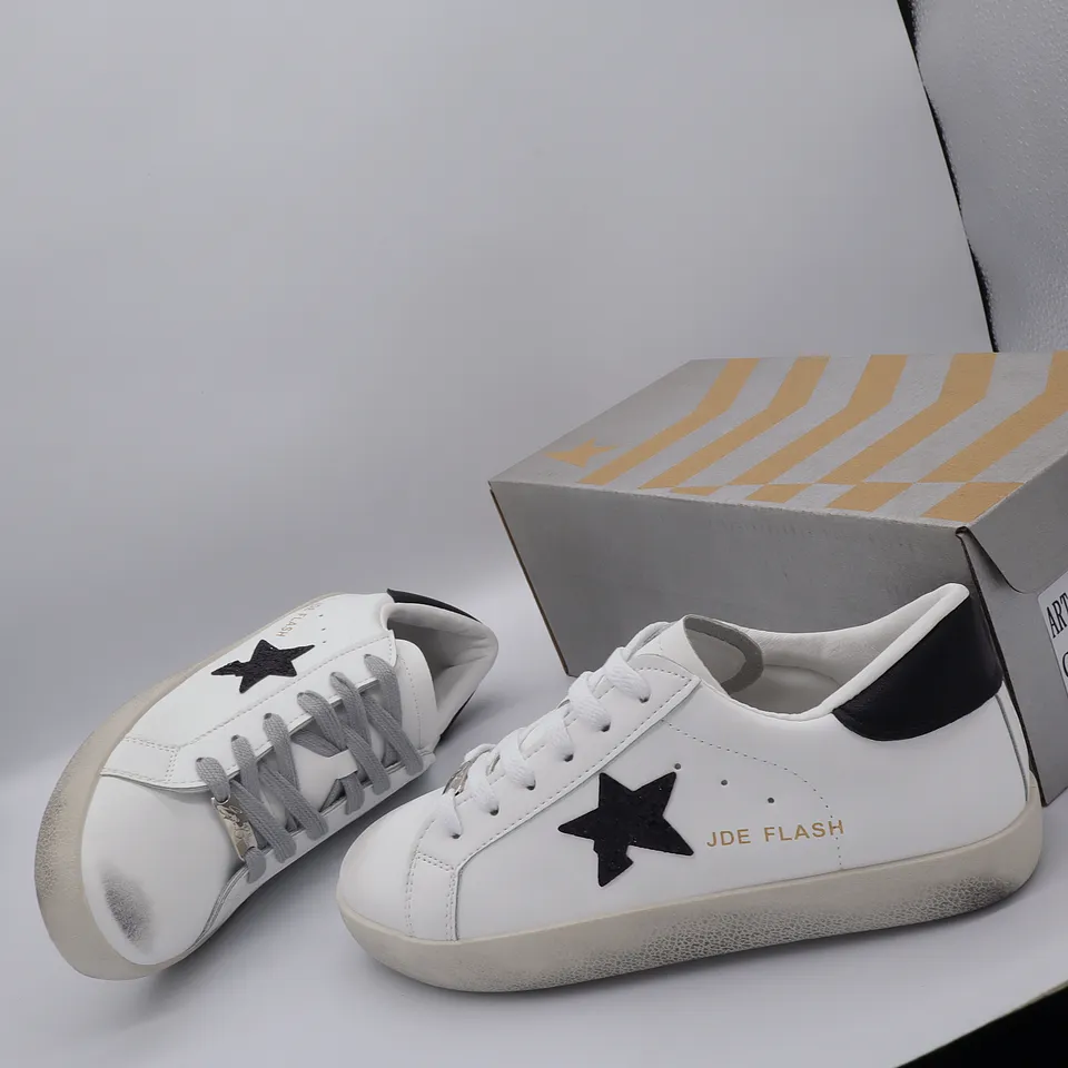 White Gold 02 Sneakers
